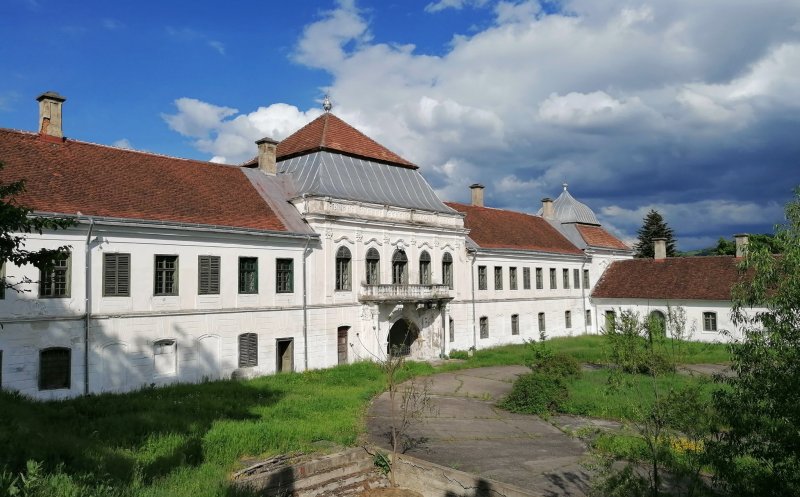 O firmă obscură din Cluj a cumpărat cel mai mare castel baroc din Transilvania
