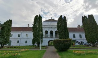 O firmă obscură din Cluj a cumpărat cel mai mare castel baroc din Transilvania