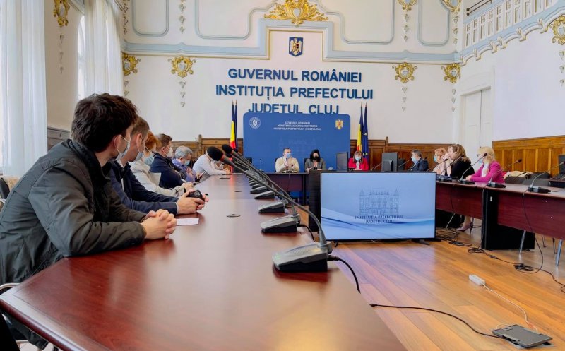Ședință la Prefectura Cluj. Se discută despre reorganizarea spitalelor în format mixt: COVID și non-COVID