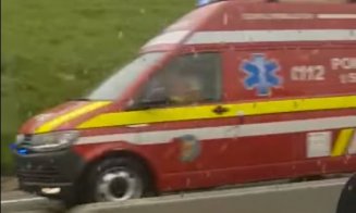 Accident la urcare pe Feleac. Una dintre mașini a ajuns în șanț