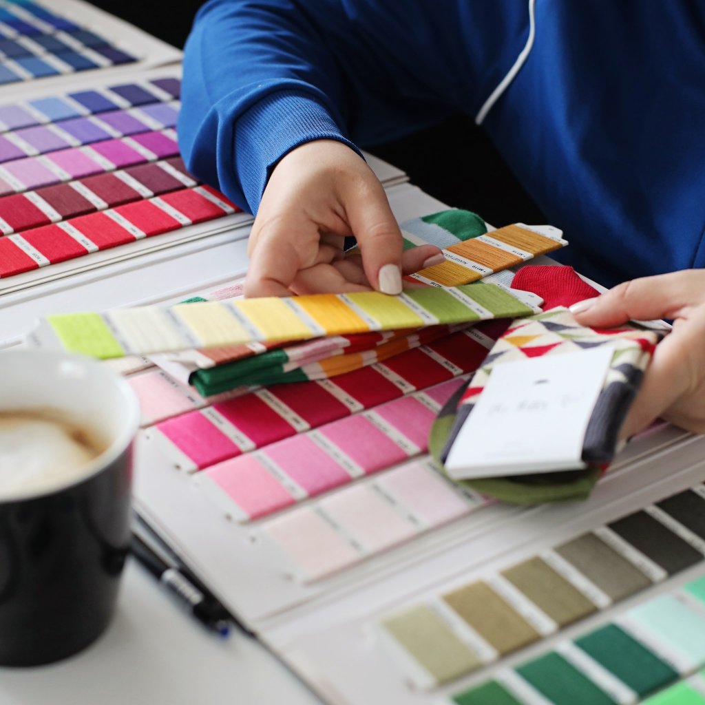 Afacere de garaj la Cluj: șosete tricotate colorate. Made in Romania
