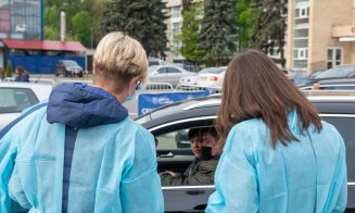 Viceprimarul Olah Emese și secretarul de stat Hegedus Csilla, voluntare la drive-thru în Cluj-Napoca