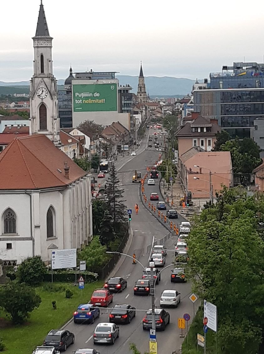 Bulevardul 21 Decembrie, redus la o bandă: "A început nebunia!"