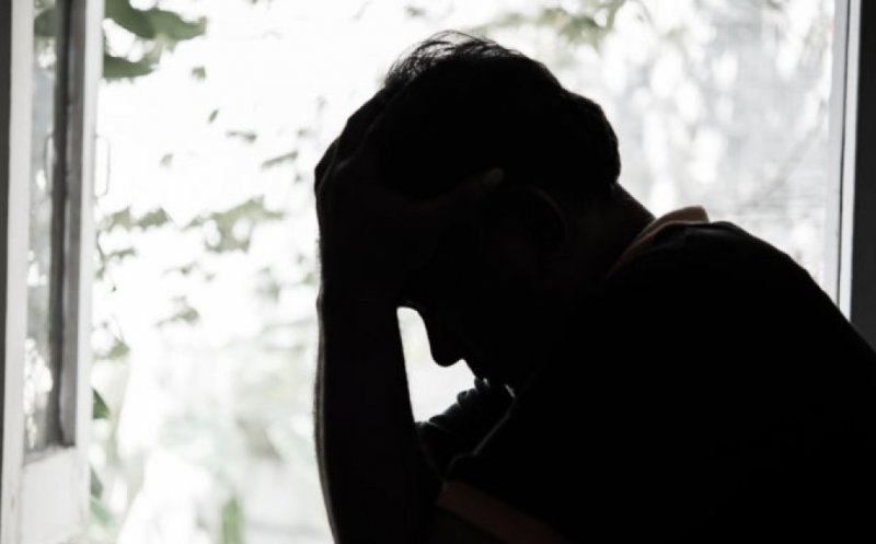 Tentativă de suicid în Cluj. Un tânăr de 21 de intenţiona să se arunce de pe balcon