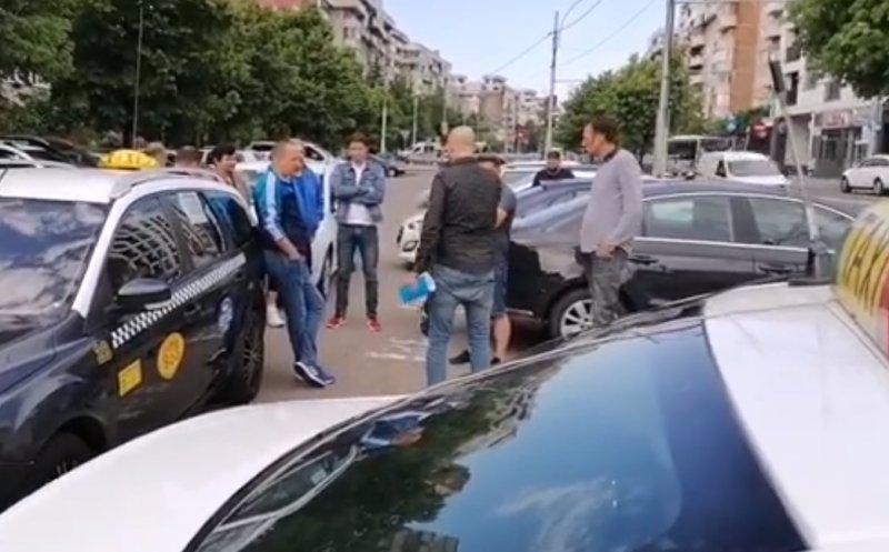 Taximetriştii cer să circule pe benzile de bus: "Nu vrem să fim lăsaţi, noi putem să circulăm conform legii"
