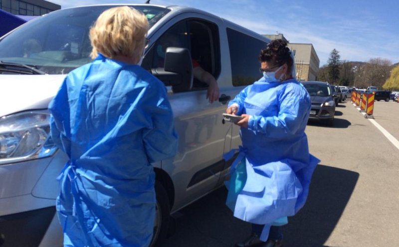 O lună de la deschiderea centrului drive-thru din Cluj. Aproape 18.000 de persoane vaccinate în mașină