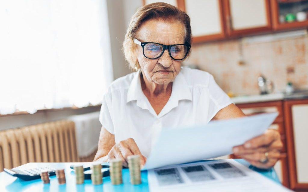 Românii pot cumpăra șase ani de vechime pentru pensie. OUG care stabilește condițiile necesare a fost adoptată în Parlament