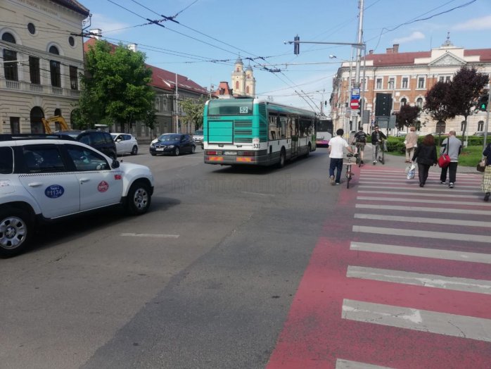 Taximetrist, pe banda dedicată de bus din Avram Iancu. Boc: "Doar pentru Gheorgheni, se face un studiu, aceasta este legea locală''