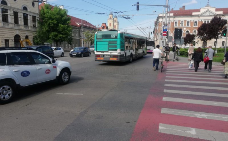 Taximetrist, pe banda dedicată de bus din Avram Iancu. Boc: "Doar pentru Gheorgheni, se face un studiu, aceasta este legea locală''