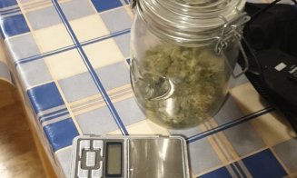 Percheziții anti-drog la Cluj. Doi tineri traficanți au ajuns după gratii