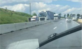 Microbuz răsturnat la Cluj. Opt persoane rănite/ S-au solicitat mai multe ambulanțe
