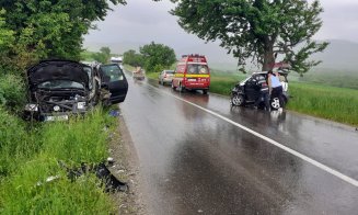 Accident între Băișoara și Iara. Două persoane au ajuns la spital