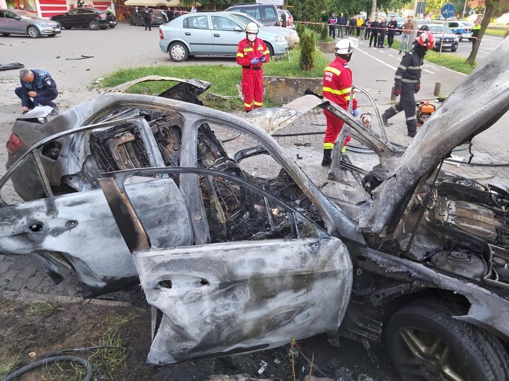 Execuție în stil mafiot! Cine este afaceristul din Arad a cărui maşină a explodat