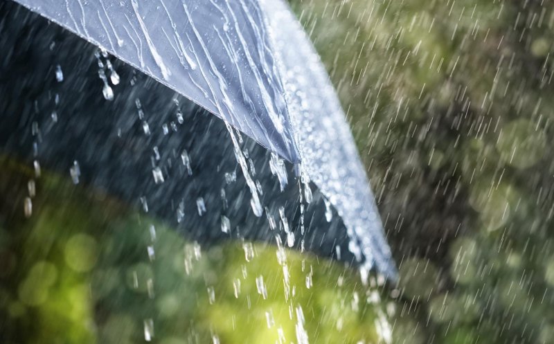 Luna iunie, mai rece decât normal. În trei din următoarele patru săptămâni vor fi ploi torențiale