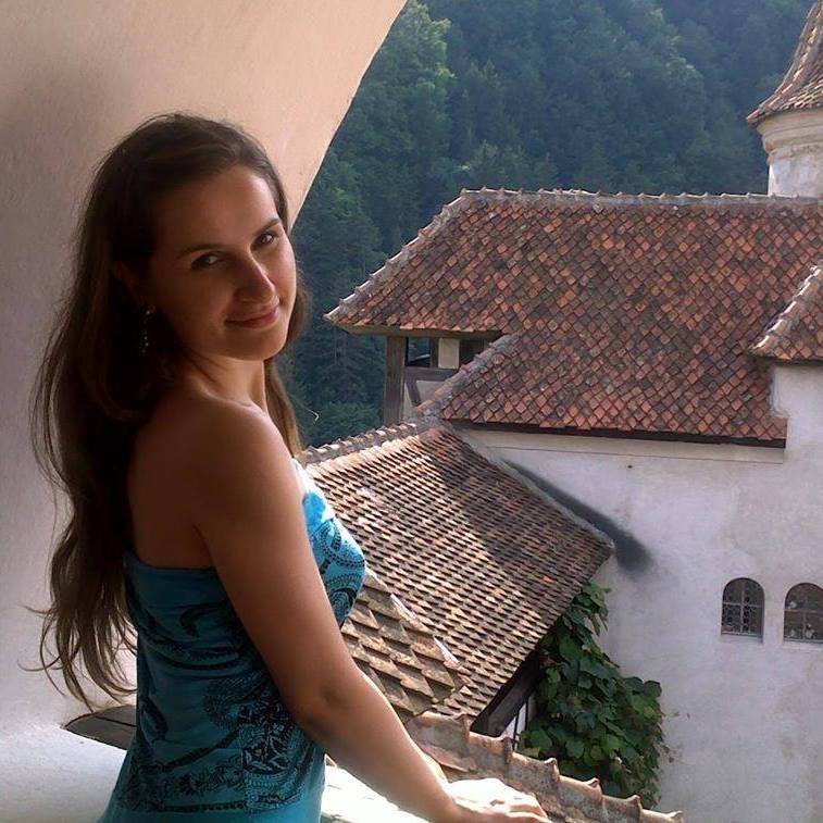 Anti-vaccinista din Cluj, amendată deja cu 2.500 lei, face un nou protest: "Jos labele de pe copiii noştri!”