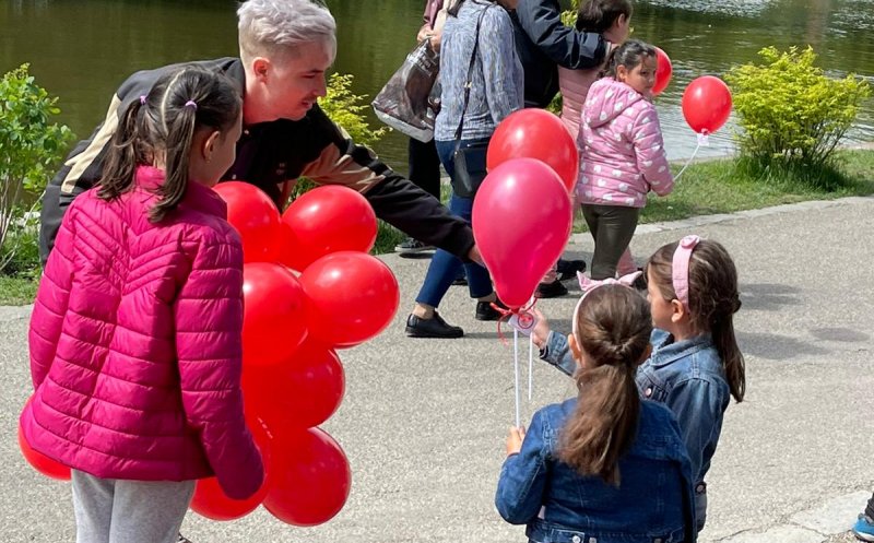 Tinerii social-democrați au împărțit baloane colorate micilor clujeni, de Ziua Copilului