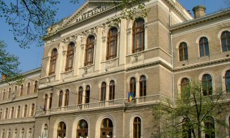 Liftul vechi de 100 de ani de la Babeș-Bolyai a fost restaurat. VEZI cum arată acum