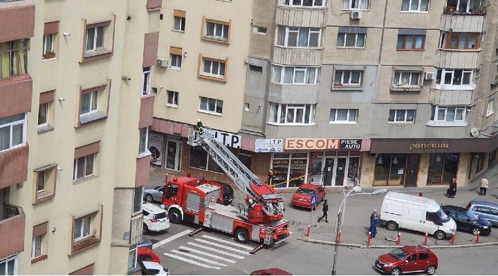 Atenţie pietoni, vă puteţi trezi cu un balcon în cap la Cluj-Napoca