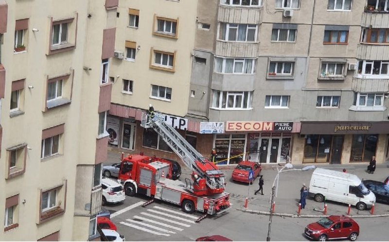Atenţie pietoni, vă puteţi trezi cu un balcon în cap la Cluj-Napoca