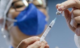 Aproape un milion de doze de vaccin Pfizer ajung luni în România. Câte sosesc la Cluj-Napoca