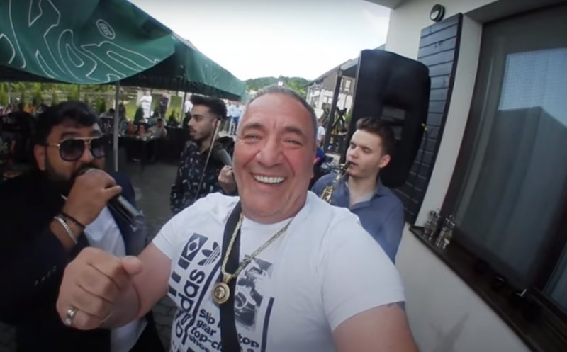 Nelson Mondialu, chef cu lăutari la o pensiune din Cluj. Poliția s-a pus pe numărat participanţii
