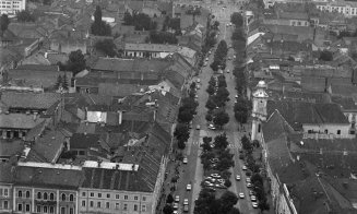 Bdul Eroilor din Cluj-Napoca, anii '90, când circulau autobuze prin inima orașului şi exista o insulă verde