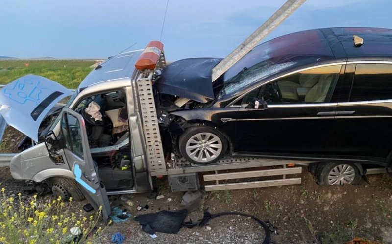 Accident teribil pe A3. A pierdut controlul volanului și s-a înfipt în parapet