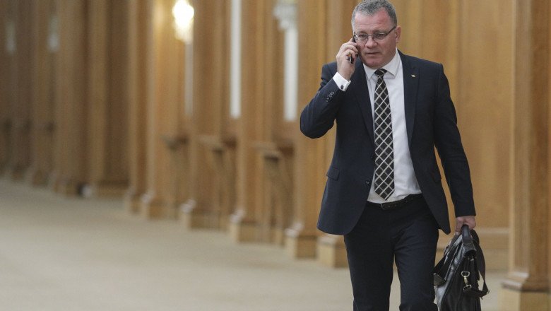 Fără irigații prin PNRR. Fermierii sunt revoltați și spun că ministrul clujean Adrian Oros este incompetent