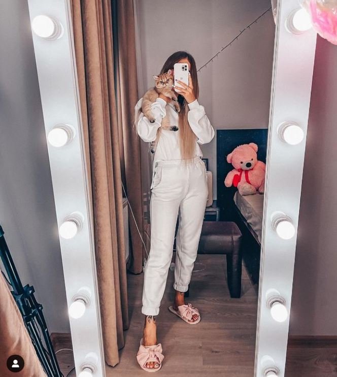 O bloggeriță a murit după ce s-a aruncat de la etaj. Ultimul ei mesaj pe Instagram