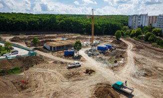 Boc, în inspecție la Baza Sportivă „La Terenuri”. Constructorul, amenințat cu „lista rușinii”