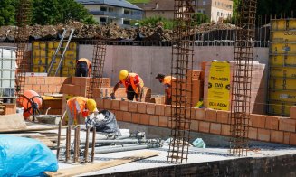 Boc, în inspecție la Baza Sportivă „La Terenuri”. Constructorul, amenințat cu „lista rușinii”