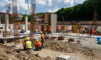 Boc, în inspecție la Baza Sportivă „La Terenuri”. Constructorul, amenințat cu „lista rușinii”