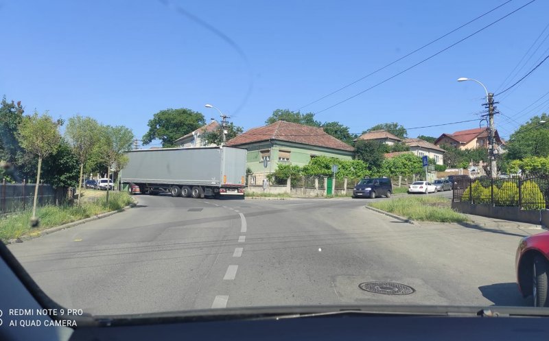 Șoferiță de BMW din Cluj, aproape de un grav accident de circulație: „Domniță, îți spun că ești proastă”