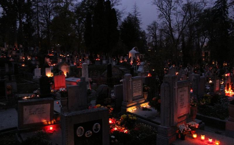 Ce destin! Bărbatul găsit mort în cimitirul din Mănăștur se afla lângă mormântul soției