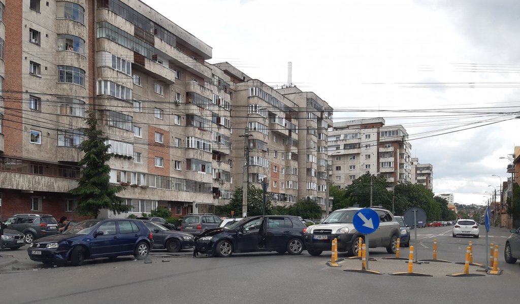 Accident pe strada București, din Cluj-Napoca: „Vin lansați, nu reduc viteza, nu se asigură...”