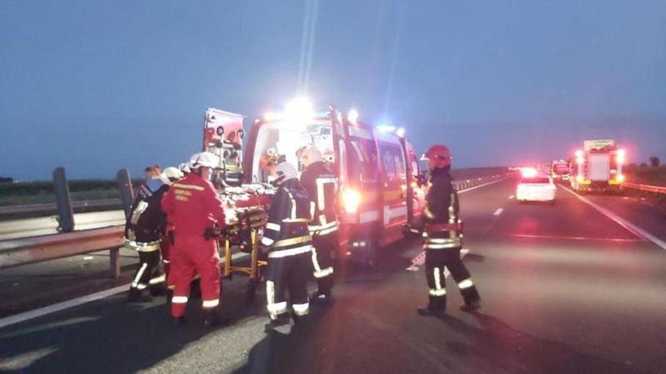 Planul roşu de intervenţie pentru un ACCIDENT rutier cu 17 victime: O persoană a DECEDAT și 16 sunt rănite