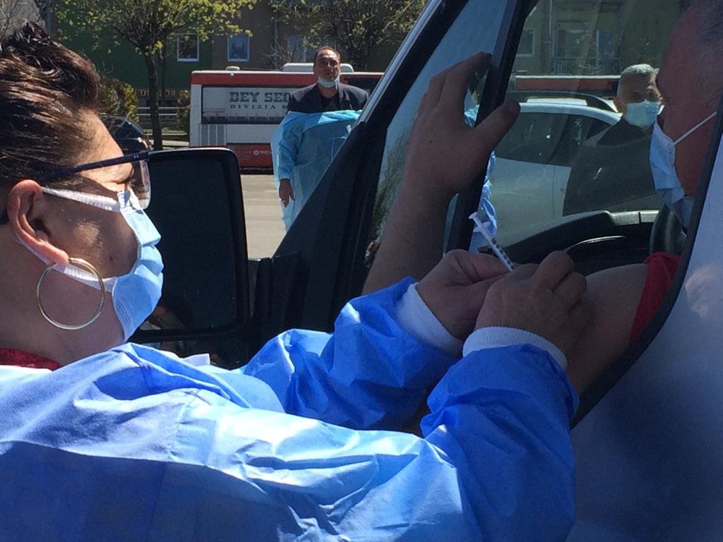 Peste 1.000 de vaccinări în weekend la centrul drive-thru din Cluj
