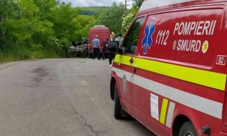 Accident grav la Cluj. Microbuz făcut zob după un impact cu o dubă/ Mai multe persoane rănite