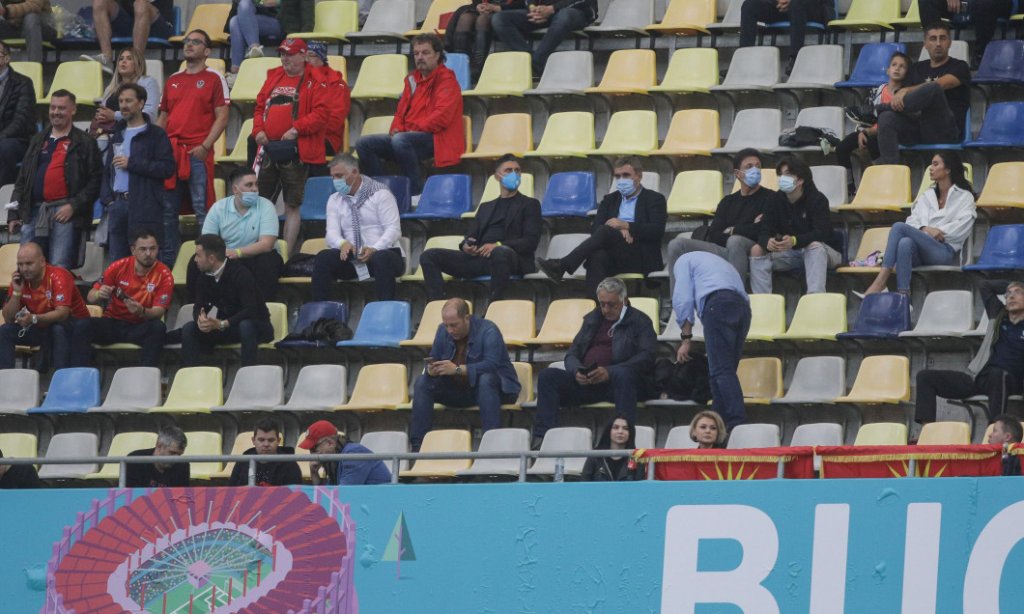 RUŞINE! Hagi, Popescu și Munteanu, trimişi la tribuna a doua. Orban, Barna şi Bode, la VIP