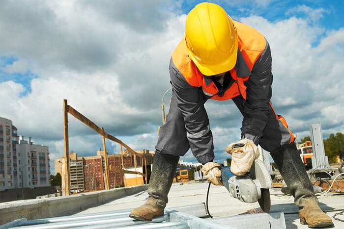 Scumpirea materialelor de construcţii ar putea bloca derularea mai multor proiecte