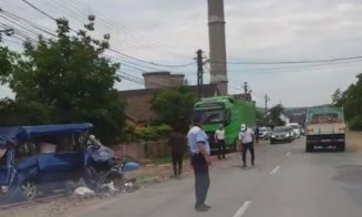 Accident grav la Cluj. Impact între un TIR și un microbuz