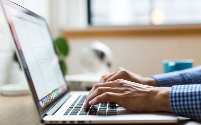 Clujul va avea prima "primărie digitală" din România. Boc: "De la femeia de servici până la primar, toți au semnătură electronică"