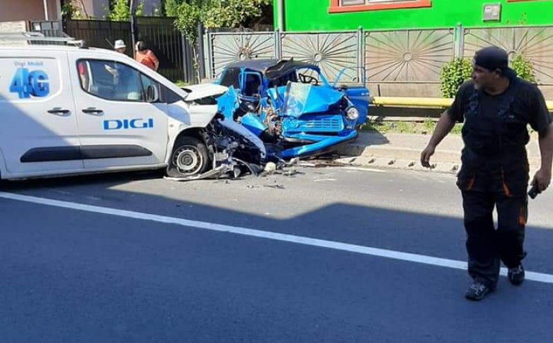 Un polițist de 38 de ani a murit într-un accident rutier. Bărbatul conducea un trabant