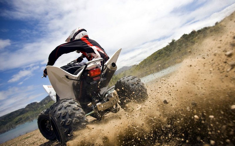 Un bărbat din Cluj conducea un ATV fără plăcuțe de înmatriculare, beat și fără permis.  Poliția i-a făcut dosar penal