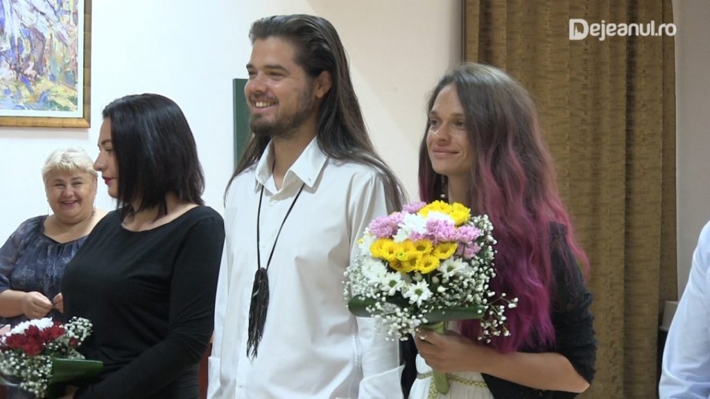 Love Story cu Happy End la Cluj. Americanul oprit în martie pe aeroport a revenit și s-a căsătorit cu tânăra clujeancă pe care a cunoscut-o online