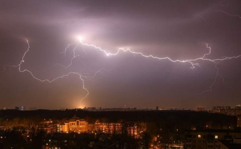 Alertă meteo de furtuni la Cluj până la noapte/ Cum va fi vremea în următoarele două săptămâni