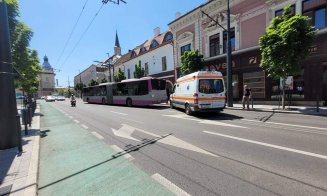 Accident cu pieton pe Ferdinand. O femeie a fost lovită de un autobuz