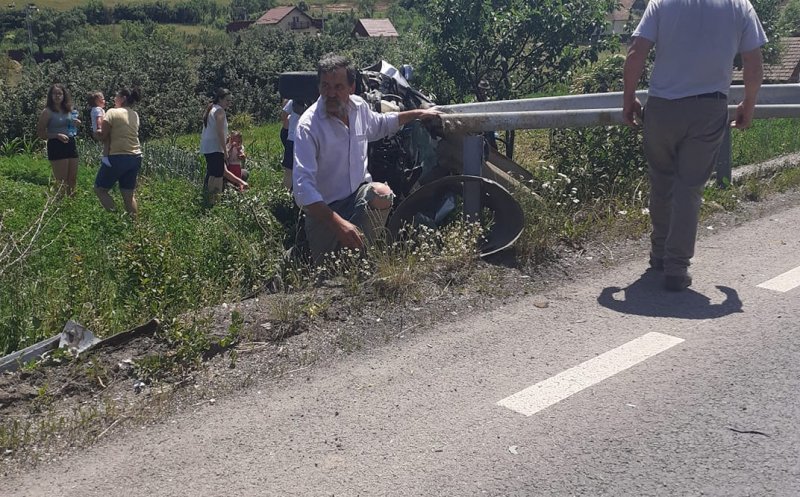 Accident grav în Sânpaul. O mașină s-a răsturnat și a ajuns cu roțile în sus
