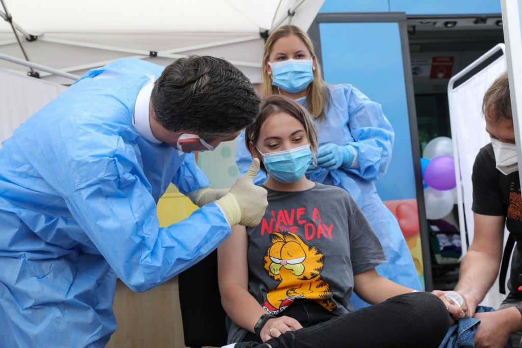 Câți adolescenți cu vârste între 12 și 19 ani s-au vaccinat până acum în România