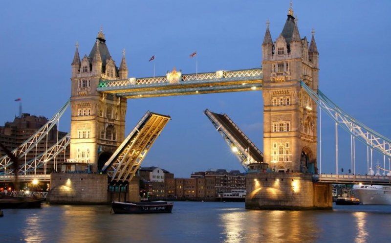 Românii din Marea Britanie mai au 28 de zile la dispoziţie pentru a solicita statutul de rezident